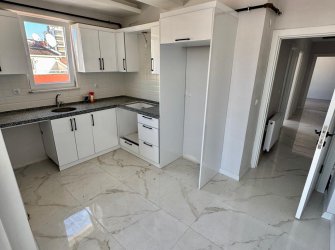 SAMSUN İLKADIM DEREBAHÇE MH. 3+1 4. KAT 135 M2 EBEVEYN BANYOLU CAM BALKONLU KOMBİSİ TAKILI KREDİYE UYGUN FIRSAT DAİRE.. 