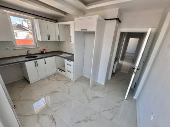 SAMSUN İLKADIM DEREBAHÇE MH. 3+1 4. KAT 135 M2 EBEVEYN BANYOLU CAM BALKONLU KOMBİSİ TAKILI KREDİYE UYGUN FIRSAT DAİRE.. 