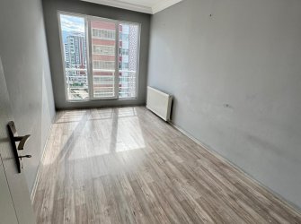 SAMSUN İLKADIM KIŞLA MH. 3+1 5. KAT 130 M2 CAM BALKONLARI TAKILI 2 BÜYÜK BALKONLU OTOPARKLI KİRALIK DAİRE.