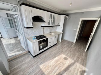 SAMSUN İLKADIM KIŞLA MH. 3+1 5. KAT 130 M2 CAM BALKONLARI TAKILI 2 BÜYÜK BALKONLU OTOPARKLI KİRALIK DAİRE.