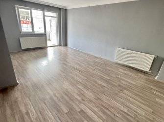 SAMSUN İLKADIM KIŞLA MH. 3+1 5. KAT 130 M2 CAM BALKONLARI TAKILI 2 BÜYÜK BALKONLU OTOPARKLI KİRALIK DAİRE.