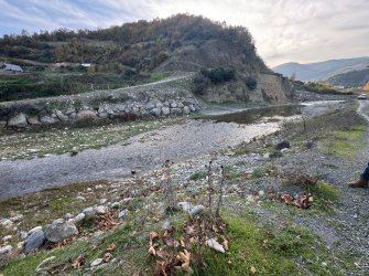 SAMSUN İLKADIM AŞAĞIAVDAN MH. 8.000 M2 IRMAK KENARINDA YOLA CEPHE ELEKTRİK YOL SU PROBLEMİ YOK BUNGALOV İÇİN MÜKEMMEL LOKASYONDA FIRSAT TARLA..