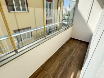 SAMSUN İLKADIM KAVACIK MH. 3+1 156 M2 2. KAT EBEVEYN BANYOLU CAM BALKONLARI TAKILI CADDEYE CEPHE SATILIK DAİRE..