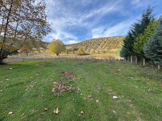 SAMSUN İLKADIM AŞAĞIAVDAN MH. 8.000 M2 IRMAK KENARINDA YOLA CEPHE ELEKTRİK YOL SU PROBLEMİ YOK BUNGALOV İÇİN MÜKEMMEL LOKASYONDA FIRSAT TARLA..