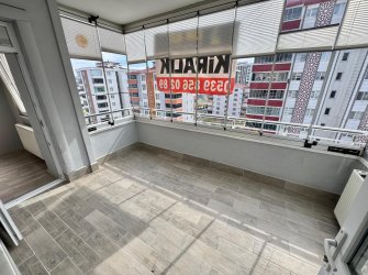 SAMSUN İLKADIM KIŞLA MH. 3+1 5. KAT 130 M2 CAM BALKONLARI TAKILI 2 BÜYÜK BALKONLU OTOPARKLI KİRALIK DAİRE.