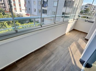 SAMSUN İLKADIM KAVACIK MH. 3+1 156 M2 1. KAT EBEVEYN BANYOLU CAM BALKONLARI TAKILI CADDEYE CEPHE SATILIK DAİRE..