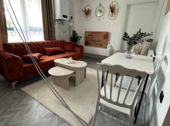 SAMSUN ATAKUM ÇAKIRLAR MAH 1+1 YÜKSEK GİRİŞ 50m2 EŞYALI KREDİYE UYGUN KOMBİ TAKILI OTOPARKLI SIFIR DAİRE