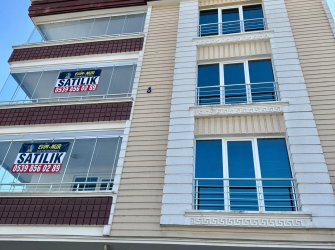 SAMSUN İLKADIM KAVACIK MH. 3+1 156 M2 2. KAT EBEVEYN BANYOLU CAM BALKONLARI TAKILI CADDEYE CEPHE SATILIK DAİRE..