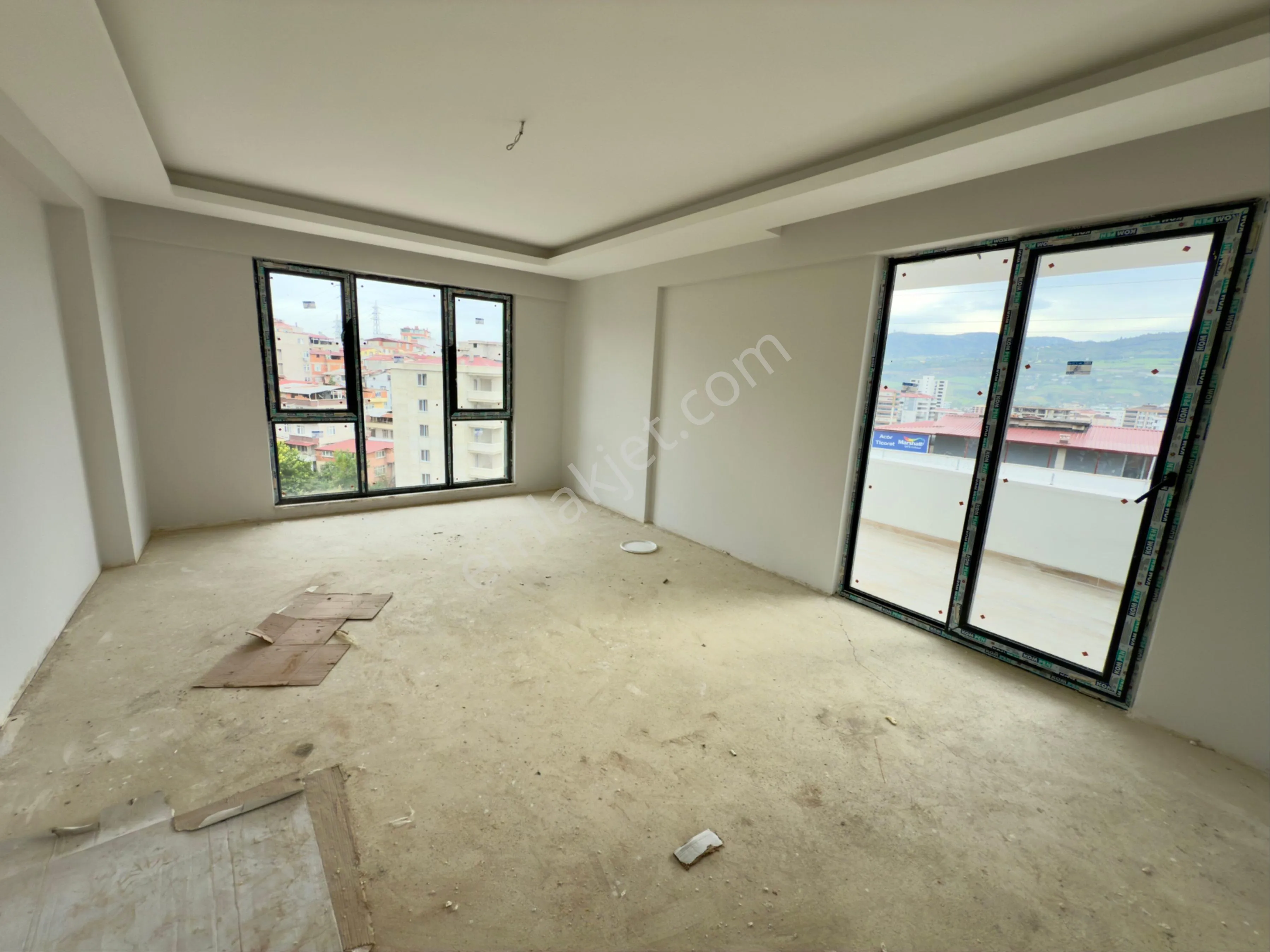 SAMSUN İLKADIM KIŞLA MH 3+1 145m2 KAT VE CEPHE SEÇENEKLİ YERDEN ISITMALI EBEVEYN BANYOLU CADDEYE CEPHE 2 AYA TESLİM SATILIK SIFIR LÜX DAİRELER