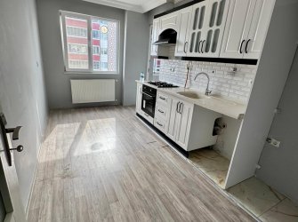 SAMSUN İLKADIM KIŞLA MH. 3+1 5. KAT 130 M2 CAM BALKONLARI TAKILI 2 BÜYÜK BALKONLU OTOPARKLI KİRALIK DAİRE.