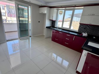 SAMSUN İLKADIM KAVACIK MH. 3+1 156 M2 2. KAT EBEVEYN BANYOLU CAM BALKONLARI TAKILI CADDEYE CEPHE SATILIK DAİRE..