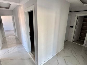 SAMSUN İLKADIM DEREBAHÇE MH. 3+1 4. KAT 135 M2 EBEVEYN BANYOLU CAM BALKONLU KOMBİSİ TAKILI KREDİYE UYGUN FIRSAT DAİRE.. 