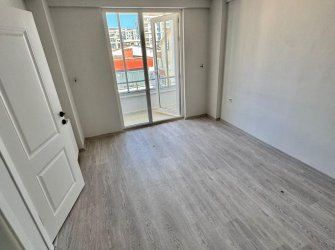 SAMSUN İLKADIM DEREBAHÇE MH. 3+1 4. KAT 135 M2 EBEVEYN BANYOLU CAM BALKONLU KOMBİSİ TAKILI KREDİYE UYGUN FIRSAT DAİRE.. 