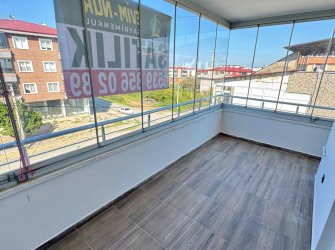 SAMSUN İLKADIM KAVACIK MH. 3+1 156 M2 2. KAT EBEVEYN BANYOLU CAM BALKONLARI TAKILI CADDEYE CEPHE SATILIK DAİRE..