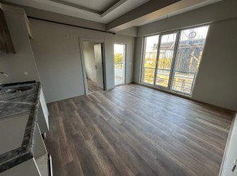 SAMSUN ATAKUM ÇAKIRLAR YALI MAH 1+1 50m2 1.KAT GENİŞ BALKONLU OTOPARKLI SIFIR DAİRE 