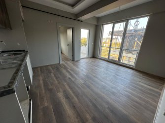 SAMSUN ATAKUM ÇAKIRLAR YALI MAH 1+1 50m2 1.KAT GENİŞ BALKONLU OTOPARKLI SIFIR DAİRE 