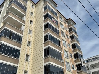 SAMSUN İLKADIM KIŞLA MH. 3+1 5. KAT 130 M2 CAM BALKONLARI TAKILI 2 BÜYÜK BALKONLU OTOPARKLI KİRALIK DAİRE.
