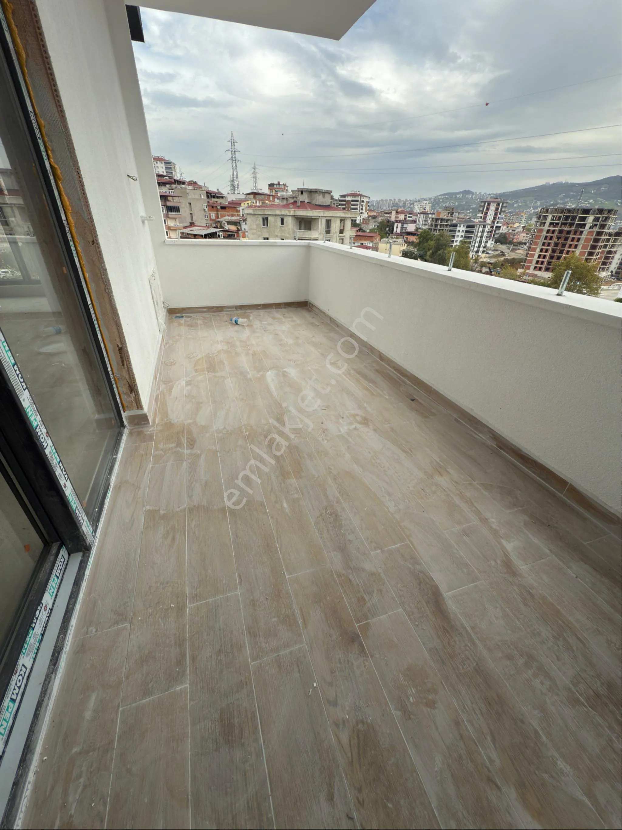 SAMSUN İLKADIM KIŞLA MH 3+1 145m2 KAT VE CEPHE SEÇENEKLİ YERDEN ISITMALI EBEVEYN BANYOLU CADDEYE CEPHE 2 AYA TESLİM SATILIK SIFIR LÜX DAİRELER