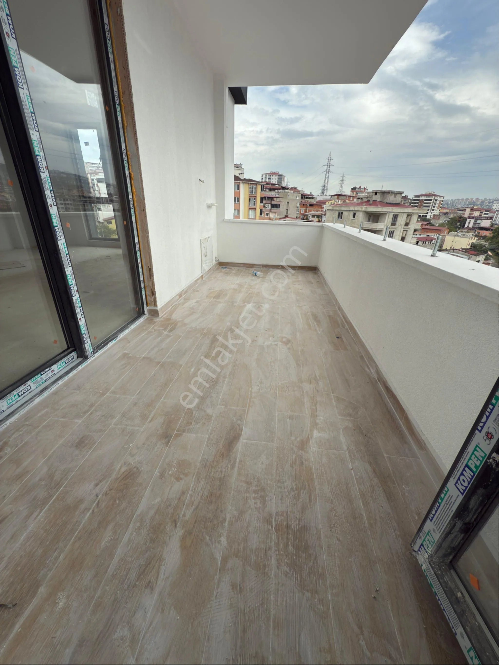 SAMSUN İLKADIM KIŞLA MH 3+1 145m2 KAT VE CEPHE SEÇENEKLİ YERDEN ISITMALI EBEVEYN BANYOLU CADDEYE CEPHE 2 AYA TESLİM SATILIK SIFIR LÜX DAİRELER