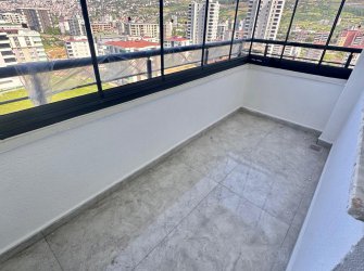 SAMSUN İLKADIM KIŞLA MH. 3+1 8. KAT 155 M2 EBEVEYN BANYOLU POLATLI BULVARINA CEPHE CAM BALKONLARI TAKILI FIRSAT DAİRE.