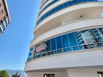 SAMSUN İLKADIM TEPECİK MH. 3+1 165 M2 1. KAT EBEVEYN BANYOLU GİYİNME ODALI TEPE TOWERS SİTESİNDE CAM BALKONLU HAVUZLU GÜVENLİKLİ SİTE İÇİ SATILIK LÜKS DAİRE..
