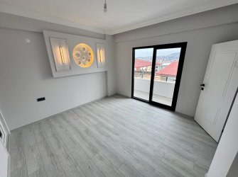 SAMSUN İLKADIM KIŞLA MH. 3+1 1. KAT 130 M2 EBEVEYN BANYOLU CAM BALKONLU MERKEZİ KONUMDA KREDİYE UYGUN LÜKS DAİRE..
