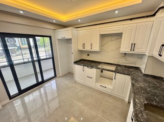 SAMSUN İLKADIM KIŞLA MH. 3+1 1. KAT 130 M2 EBEVEYN BANYOLU CAM BALKONLU MERKEZİ KONUMDA KREDİYE UYGUN LÜKS DAİRE..