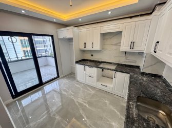 SAMSUN İLKADIM KIŞLA MH. 3+1 4. KAT 130 M2 EBEVEYN BANYOLU CAM BALKONLU MERKEZİ KONUMDA KREDİYE UYGUN LÜKS DAİRE.