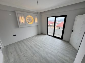 SAMSUN İLKADIM KIŞLA MH. 3+1 4. KAT 130 M2 EBEVEYN BANYOLU CAM BALKONLU MERKEZİ KONUMDA KREDİYE UYGUN LÜKS DAİRE.