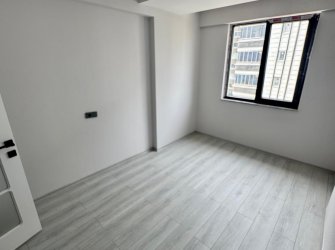 SAMSUN İLKADIM KIŞLA MH. 3+1 4. KAT 130 M2 EBEVEYN BANYOLU CAM BALKONLU MERKEZİ KONUMDA KREDİYE UYGUN LÜKS DAİRE.