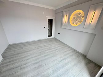 SAMSUN İLKADIM KIŞLA MH. 3+1 4. KAT 130 M2 EBEVEYN BANYOLU CAM BALKONLU MERKEZİ KONUMDA KREDİYE UYGUN LÜKS DAİRE.