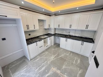 SAMSUN İLKADIM KIŞLA MH. 3+1 4. KAT 130 M2 EBEVEYN BANYOLU CAM BALKONLU MERKEZİ KONUMDA KREDİYE UYGUN LÜKS DAİRE.