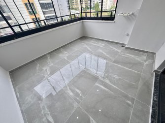 SAMSUN İLKADIM KIŞLA MH. 3+1 4. KAT 130 M2 EBEVEYN BANYOLU CAM BALKONLU MERKEZİ KONUMDA KREDİYE UYGUN LÜKS DAİRE.