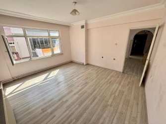 SAMSUN İLKADIM SELAHİYE MH. 3+1 3. KAT 140 M2 DOĞALGAZLI MERKEZİ KONUMDA ARA KAT FIRSAT DAİRE..