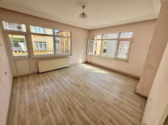 SAMSUN İLKADIM SELAHİYE MH. 3+1 3. KAT 140 M2 DOĞALGAZLI MERKEZİ KONUMDA ARA KAT FIRSAT DAİRE..