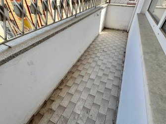 SAMSUN İLKADIM SELAHİYE MH. 3+1 3. KAT 140 M2 DOĞALGAZLI MERKEZİ KONUMDA ARA KAT FIRSAT DAİRE..