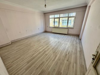 SAMSUN İLKADIM SELAHİYE MH. 3+1 3. KAT 140 M2 DOĞALGAZLI MERKEZİ KONUMDA ARA KAT FIRSAT DAİRE..