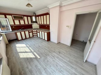 SAMSUN İLKADIM SELAHİYE MH. 3+1 3. KAT 140 M2 DOĞALGAZLI MERKEZİ KONUMDA ARA KAT FIRSAT DAİRE..