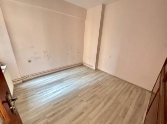 SAMSUN İLKADIM SELAHİYE MH. 3+1 3. KAT 140 M2 DOĞALGAZLI MERKEZİ KONUMDA ARA KAT FIRSAT DAİRE..
