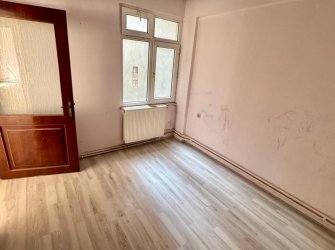 SAMSUN İLKADIM SELAHİYE MH. 3+1 3. KAT 140 M2 DOĞALGAZLI MERKEZİ KONUMDA ARA KAT FIRSAT DAİRE..