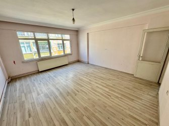 SAMSUN İLKADIM SELAHİYE MH. 3+1 3. KAT 140 M2 DOĞALGAZLI MERKEZİ KONUMDA ARA KAT FIRSAT DAİRE..