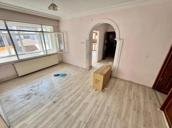 SAMSUN İLKADIM SELAHİYE MH. 3+1 3. KAT 140 M2 DOĞALGAZLI MERKEZİ KONUMDA ARA KAT FIRSAT DAİRE..