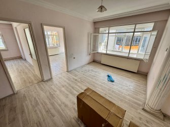 SAMSUN İLKADIM SELAHİYE MH. 3+1 3. KAT 140 M2 DOĞALGAZLI MERKEZİ KONUMDA ARA KAT FIRSAT DAİRE..
