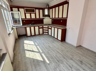 SAMSUN İLKADIM SELAHİYE MH. 3+1 3. KAT 140 M2 DOĞALGAZLI MERKEZİ KONUMDA ARA KAT FIRSAT DAİRE..