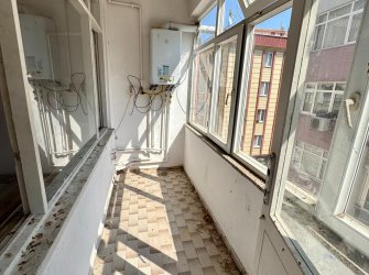 SAMSUN İLKADIM SELAHİYE MH. 3+1 3. KAT 140 M2 DOĞALGAZLI MERKEZİ KONUMDA ARA KAT FIRSAT DAİRE..