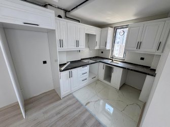 SAMSUN İLKADIM KALKANCI MH. 2+1 3. KAT 85 M2 AMERİKAN MUTFAK BALKONLU OTOPARKLI MÜKEMMEL KONUMDA FIRSAT DAİRE