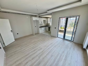 SAMSUN İLKADIM KALKANCI MH. 2+1 3. KAT 85 M2 AMERİKAN MUTFAK BALKONLU OTOPARKLI MÜKEMMEL KONUMDA FIRSAT DAİRE