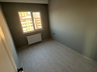 SAMSUN İLKADIM KALKANCI MAH MÜKEMMEL KONUMDA 3+1 140m2 GİYİNME ODALI EBEVEYN BANYOLU 2 BALKONLU CADDEYE CEPHE 3.KAT OTOPARKLI DAİRE