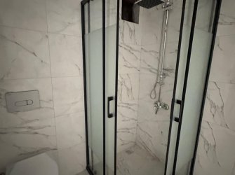 SAMSUN ATAKUM İNCESU MAH 1+1 5.KAT ŞEHİR MANZARALI ASANSÖRLÜ YERDEN ISITMALI OTOPARKLI 1 BALKONLU 55m2 SIFIR DAİRE