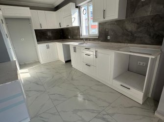 SAMSUN İLKADIM KIŞLA MAH 8.KAT 3+1 YERDEN ISITMALI 2 GENİŞ BALKON 2 BANYO ADA MUTFAK ÖZEL YAPIM OTOPARKLI 145m2 KUPON SIFIR DAİRE